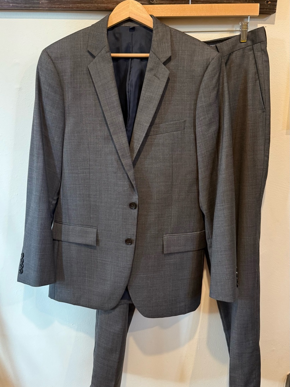 J. Crew Men's Gray Two-Piece Suit - Tailored Blazer & Trousers Thompson